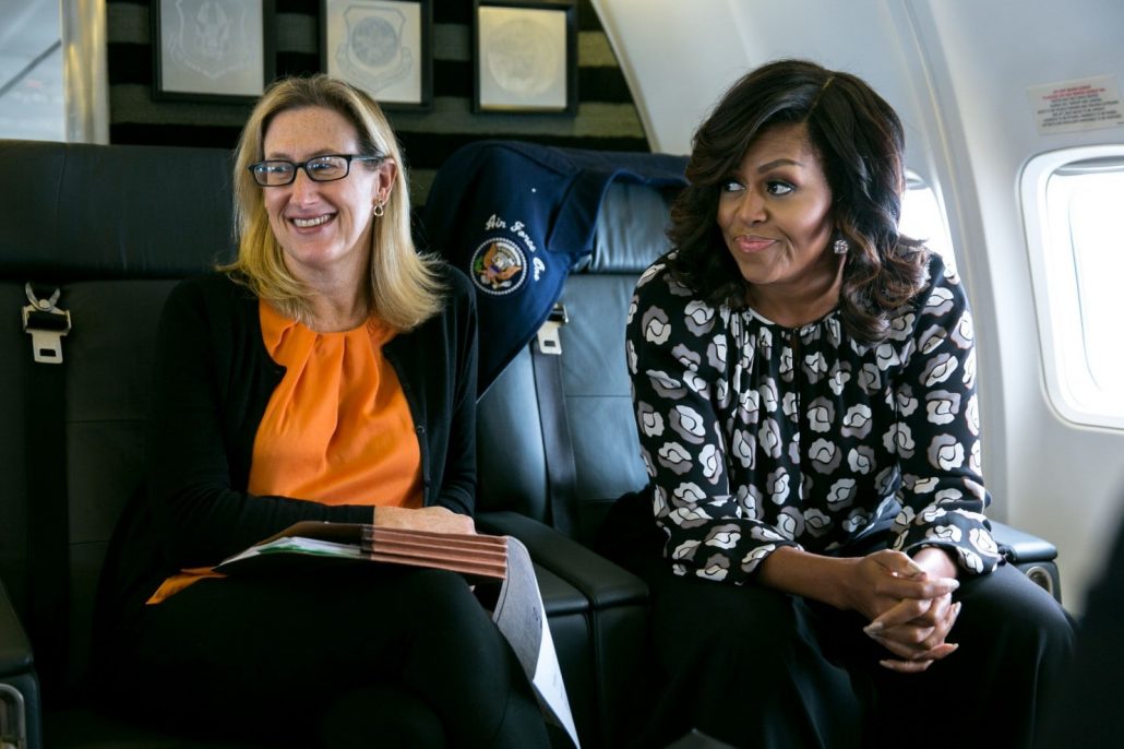 Меліса Вінтер та Мішель Обама в літаку