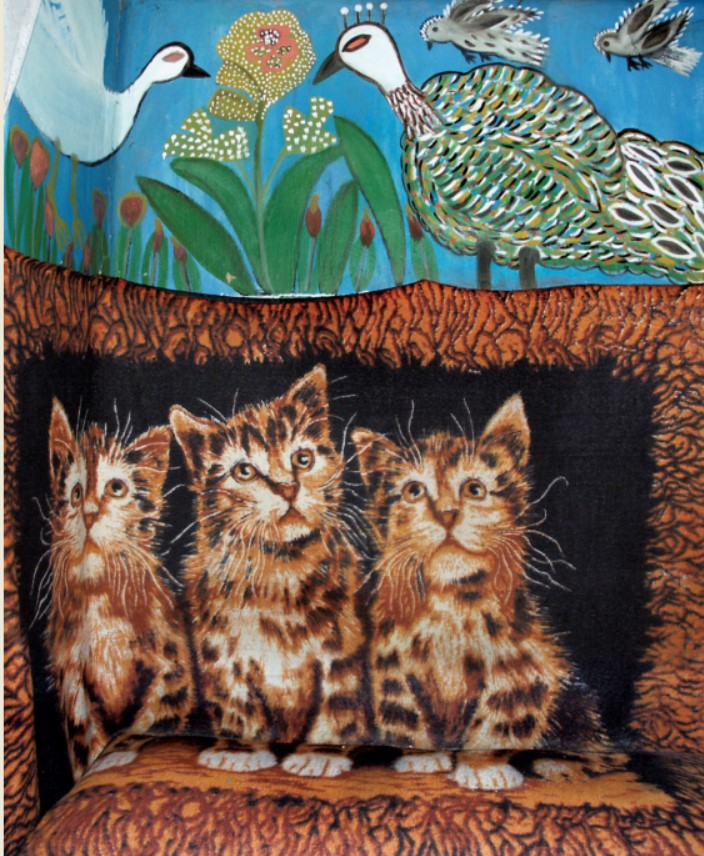 Котики на покривалі, які надихнули художницю на «леопардів»